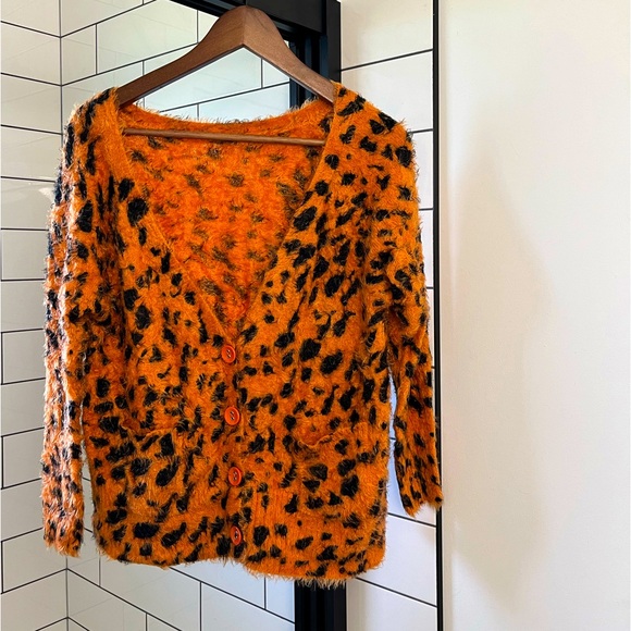 Sweaters - Fuzzy Orange Leopard Cardigan 🐆